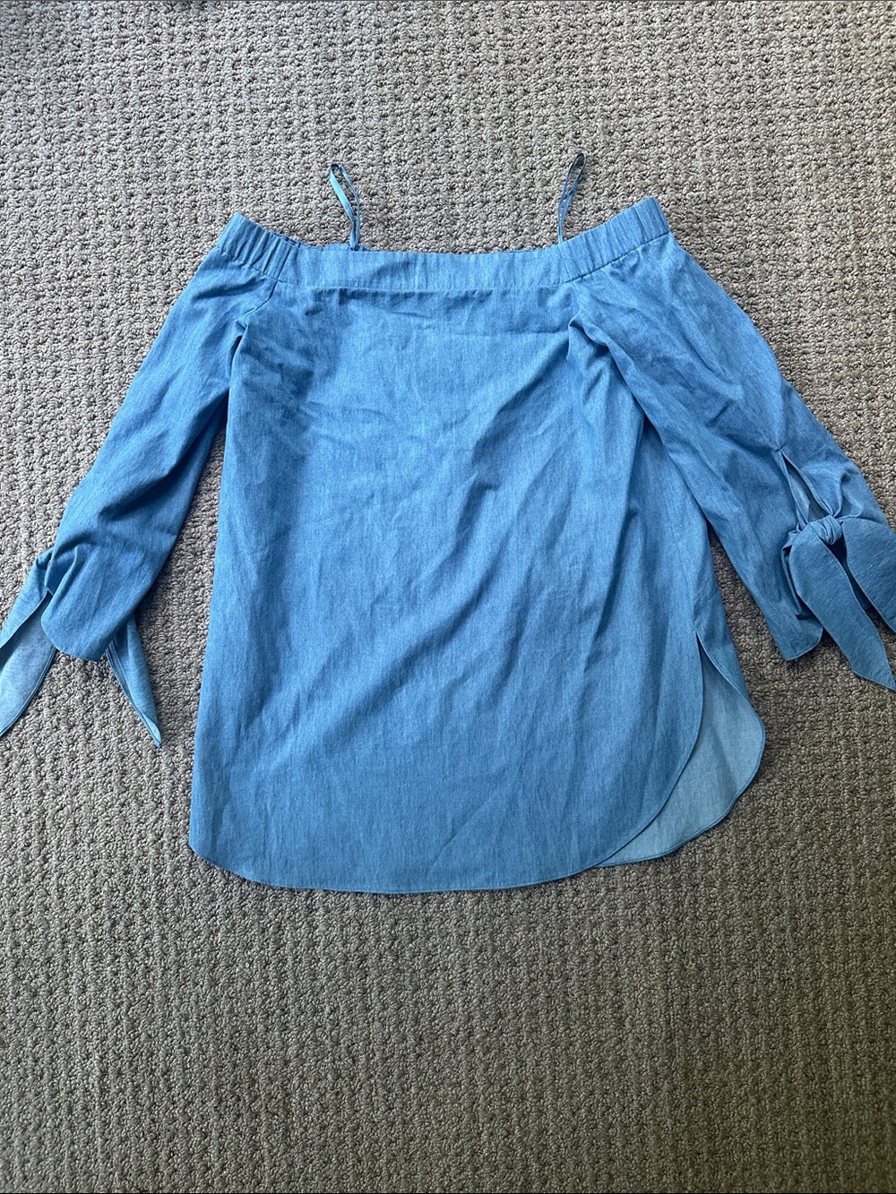 Club Monaco Sophiya Top Chambray Off-Shoulder Tie-Sleeve in Light Blue